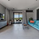 Modern And Stylish In * וודניאן