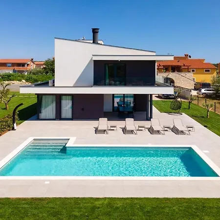 Villa Modern And Stylish In