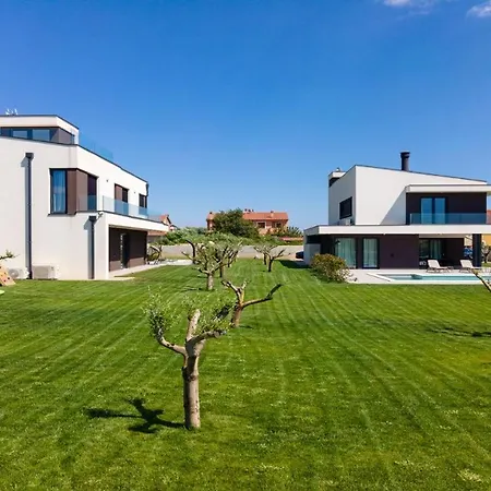 Villa Modern And Stylish In