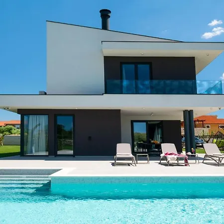 Modern And Stylish In Villa Vodnjan